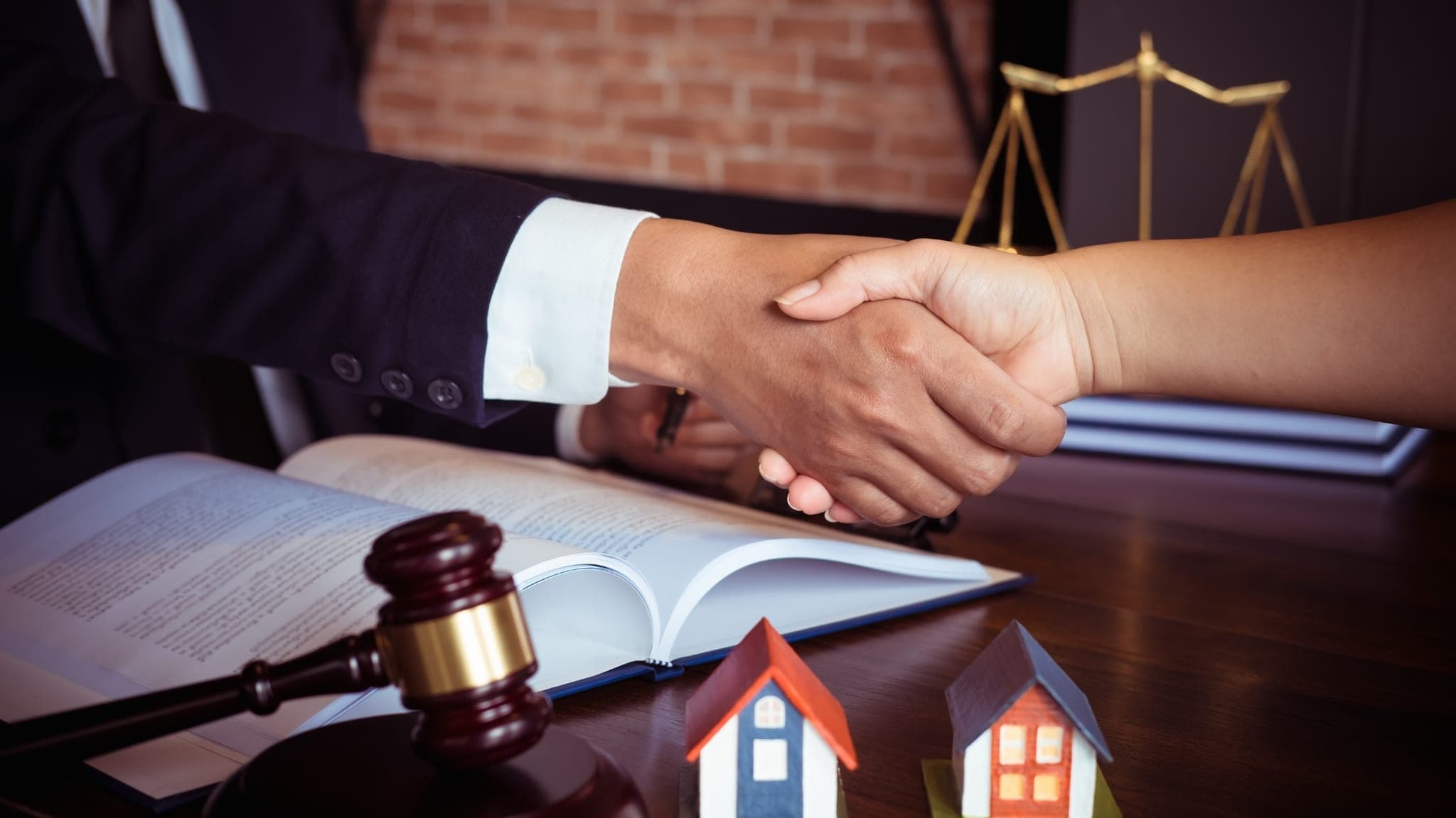 Acuerdo profesional en una oficina legal